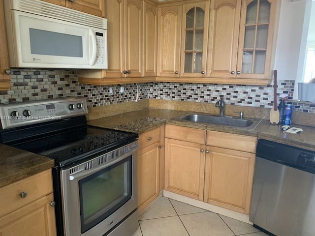 kitchen with sink, stainless steel appliances, tasteful backsplash, light tile patterned flooring, and light brown cabinetry