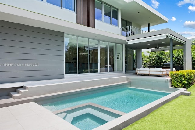 view of pool with ceiling fan and an in ground hot tub