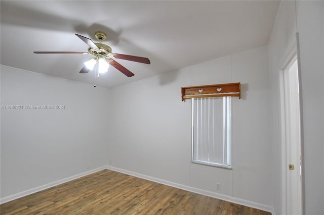 unfurnished room with wood-type flooring and ceiling fan