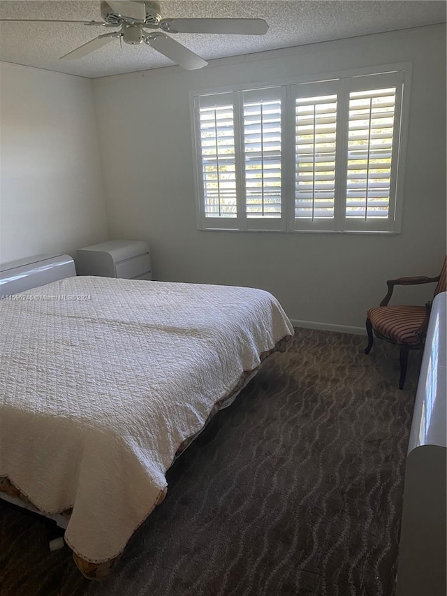 bedroom featuring carpet flooring, ceiling fan, and a textured ceiling