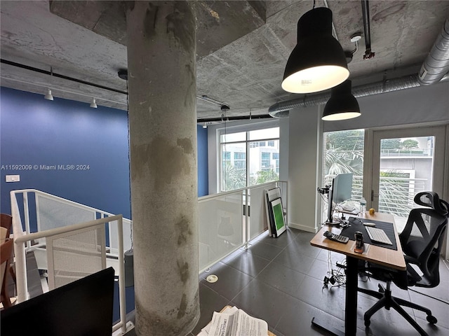 office area featuring a wealth of natural light