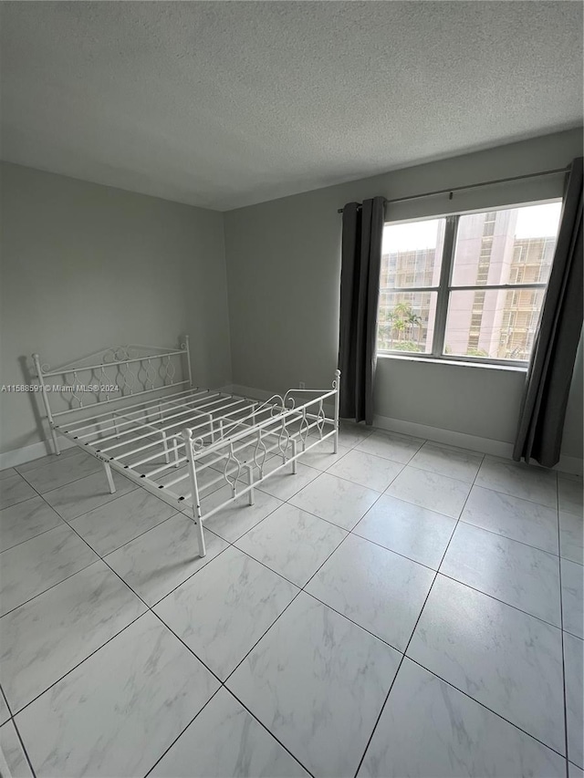 empty room featuring a textured ceiling