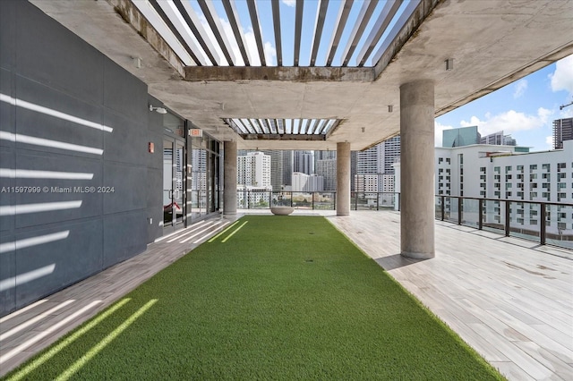 view of yard featuring a pergola