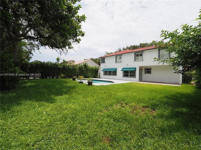 view of yard with a fenced in pool