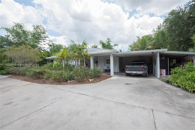 view of front facade with a carport