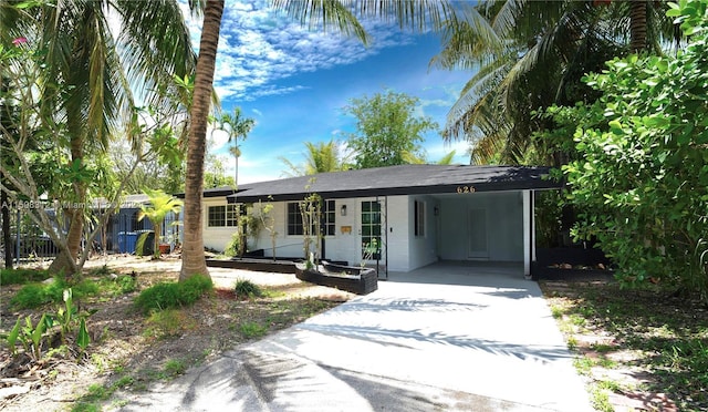 single story home with a carport