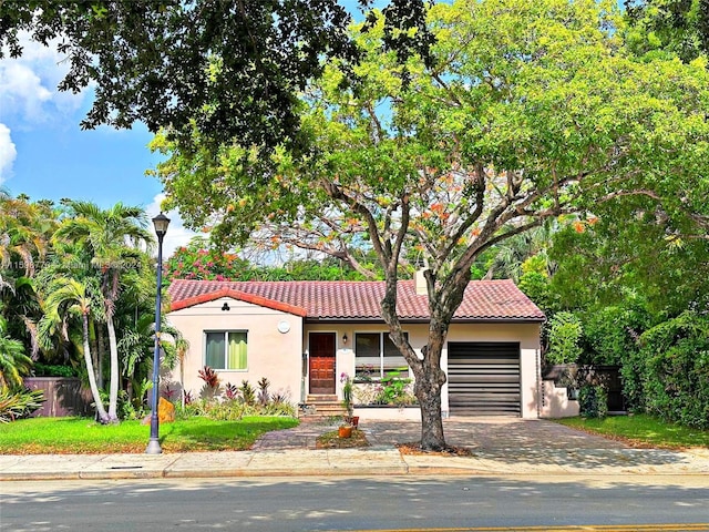 view of front facade with a garage