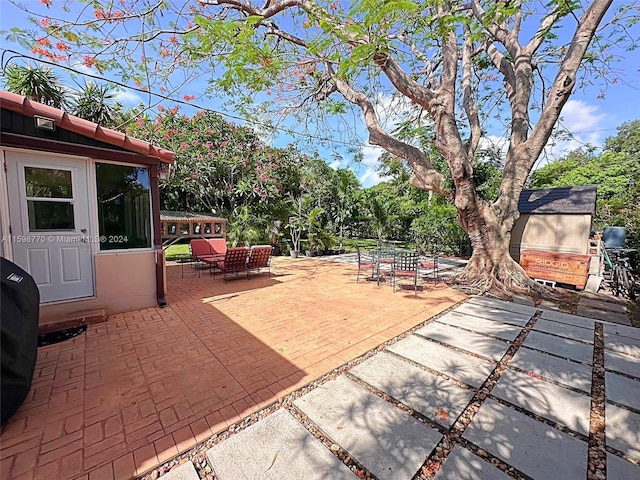 view of patio / terrace featuring an outdoor hangout area