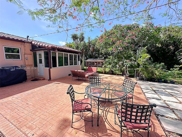 view of patio featuring an outdoor hangout area