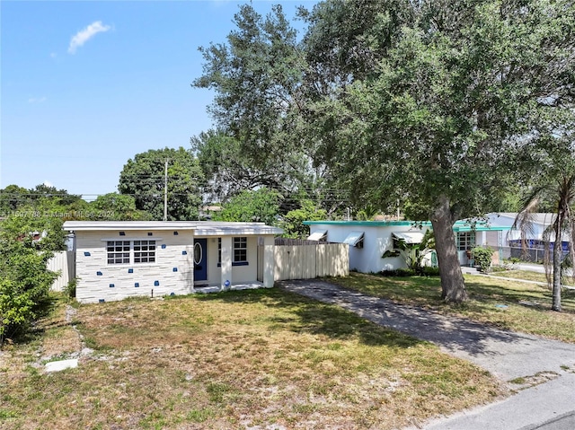 view of front of house with a front yard