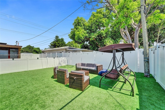 view of yard featuring an outdoor hangout area