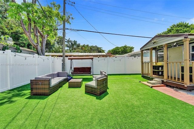 view of yard featuring outdoor lounge area