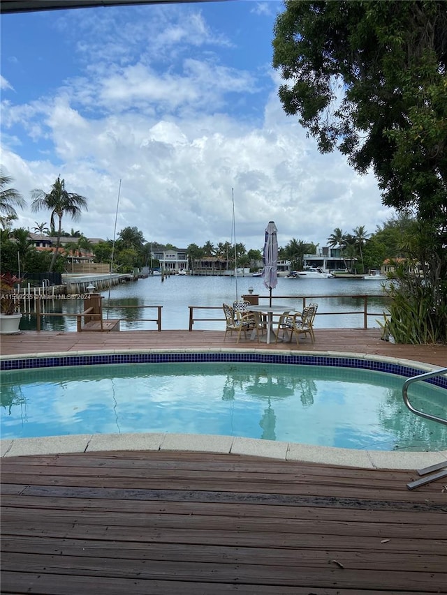 view of swimming pool featuring a water view