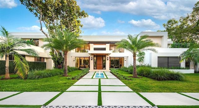 view of front of house featuring a front yard