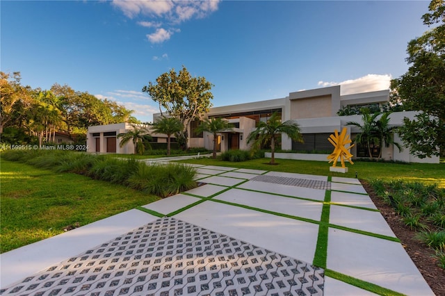 modern home featuring a front lawn