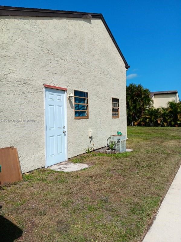 view of side of property featuring a yard