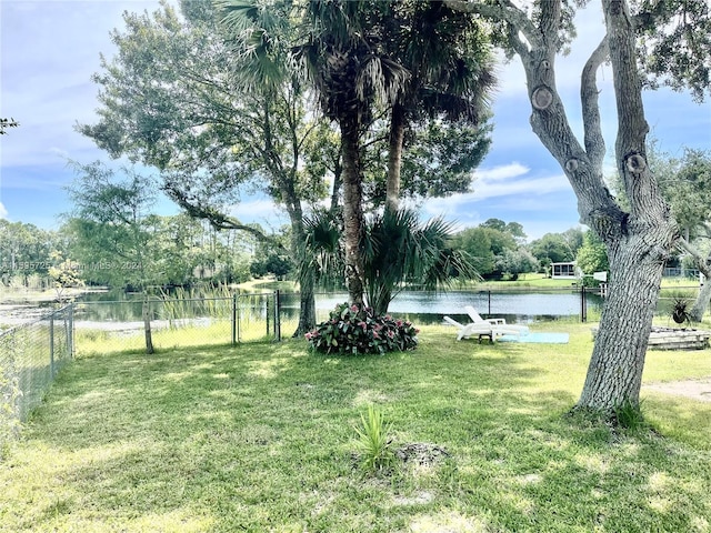 view of yard featuring a water view