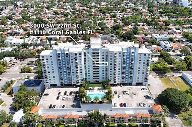bird's eye view of a pool area