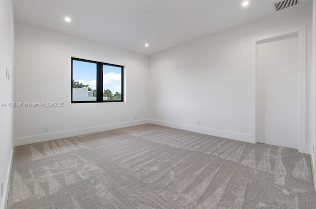 spare room with visible vents, recessed lighting, baseboards, and carpet