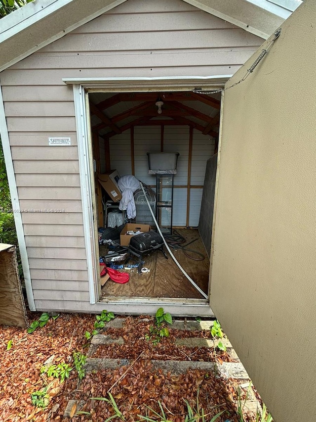 exterior space featuring ceiling fan