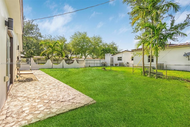 view of yard featuring a patio