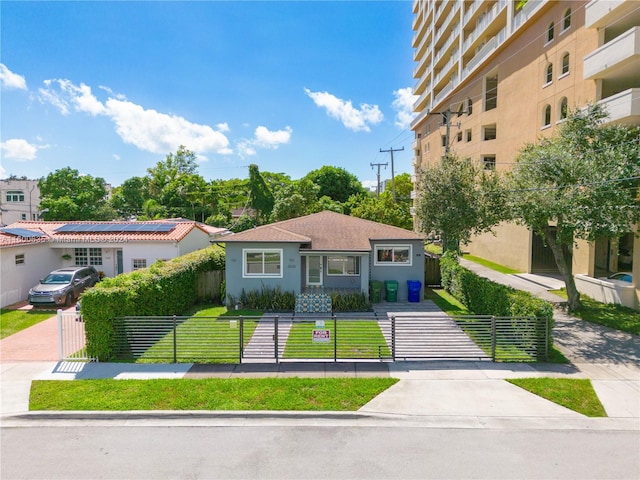 view of front of house featuring a front yard