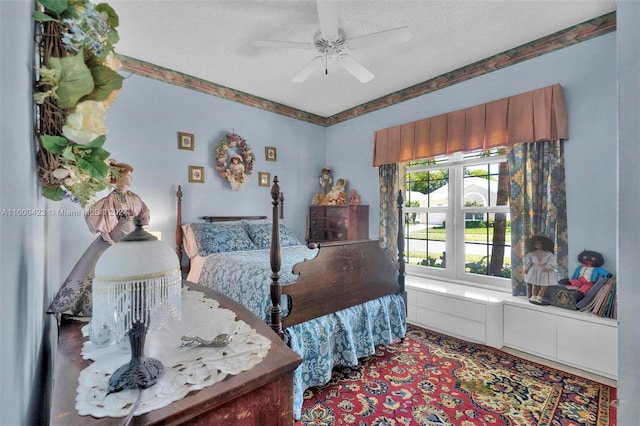 bedroom featuring ceiling fan and a textured ceiling