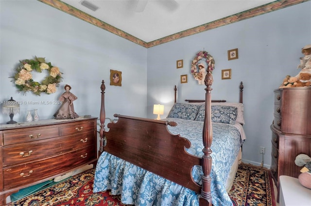 bedroom with ceiling fan