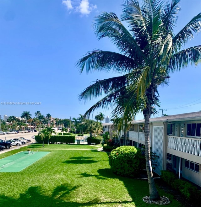 view of home's community featuring a yard