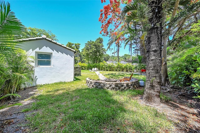 view of yard with a fire pit