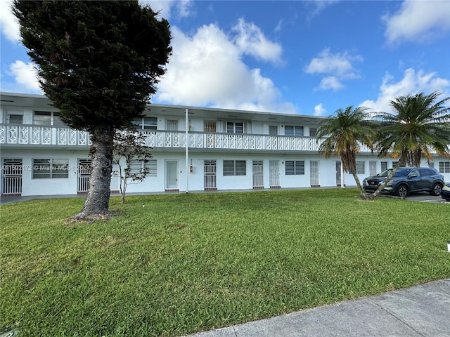 view of front of house with a front yard