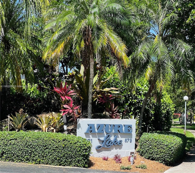 view of community / neighborhood sign