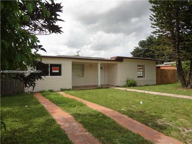 view of front of home with a front lawn