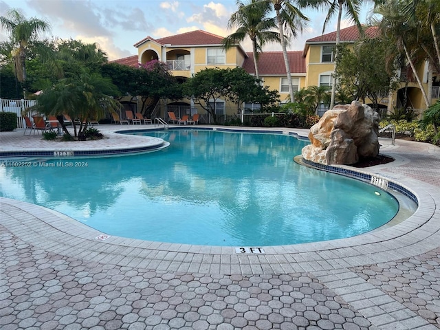 view of swimming pool