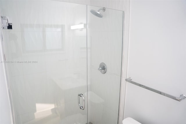 full bathroom with combined bath / shower with glass door, vanity, and toilet