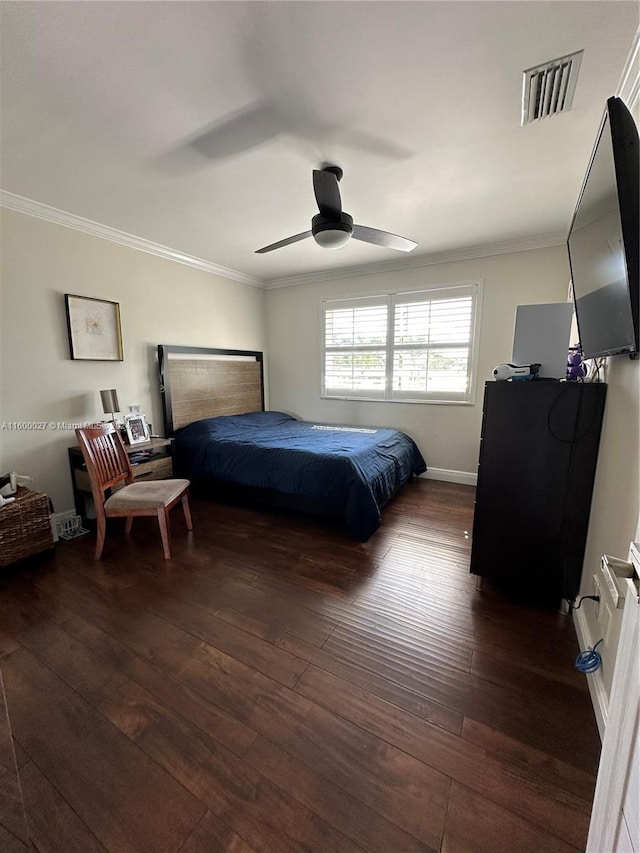 bedroom featuring ceiling fan, dark hardwood / wood-style floors, and crown molding