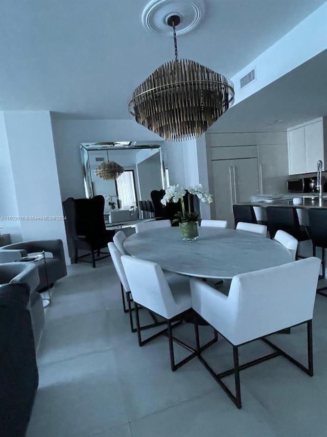 dining area with a notable chandelier