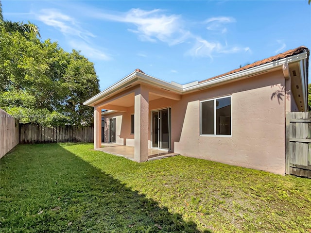 back of house featuring a yard