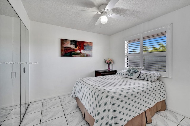 bedroom featuring ceiling fan, a textured ceiling, and a closet