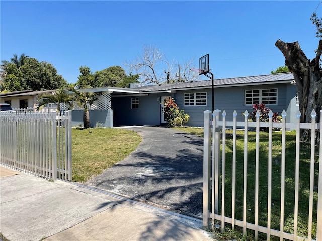 single story home with a front yard