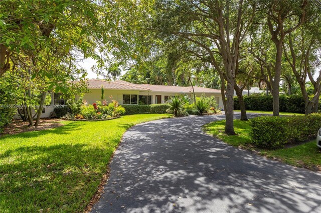 ranch-style home with a front yard