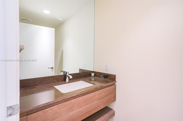 bathroom featuring oversized vanity