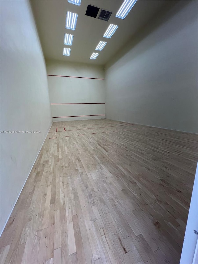 unfurnished room featuring light hardwood / wood-style flooring