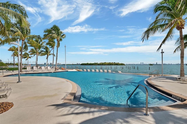 view of swimming pool with a water view