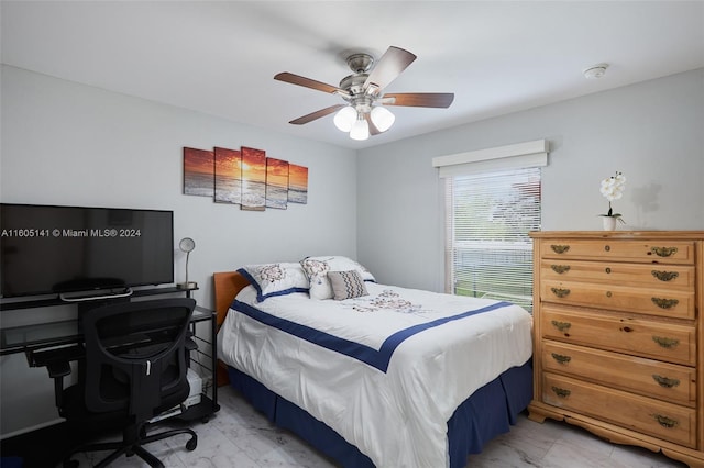 bedroom with ceiling fan