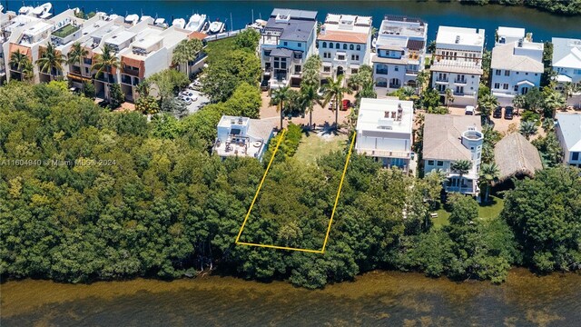 Listing photo 2 for 5863 Paradise Point Dr, Palmetto Bay FL 33157