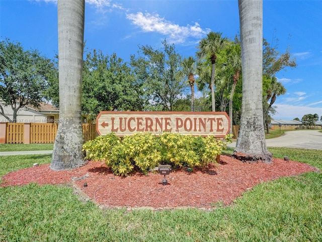 view of community / neighborhood sign