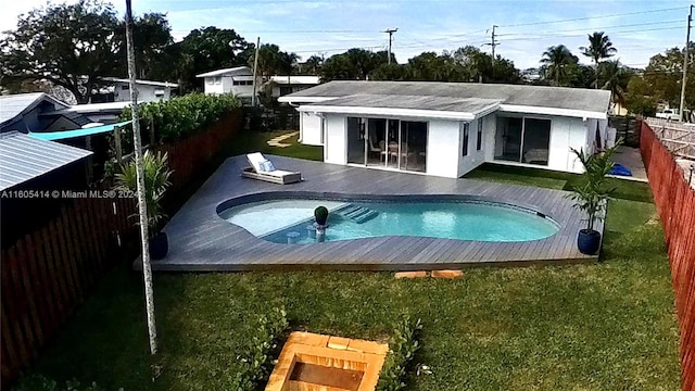 view of swimming pool featuring a lawn