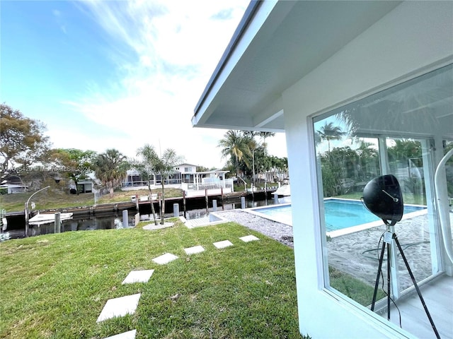 view of yard featuring a water view