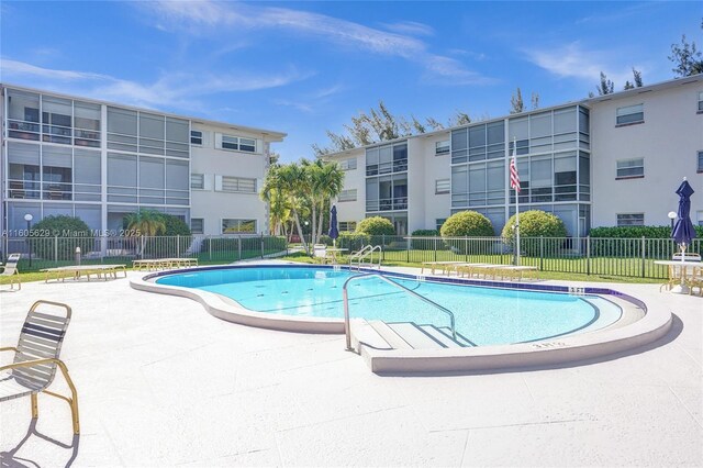 view of swimming pool featuring a patio